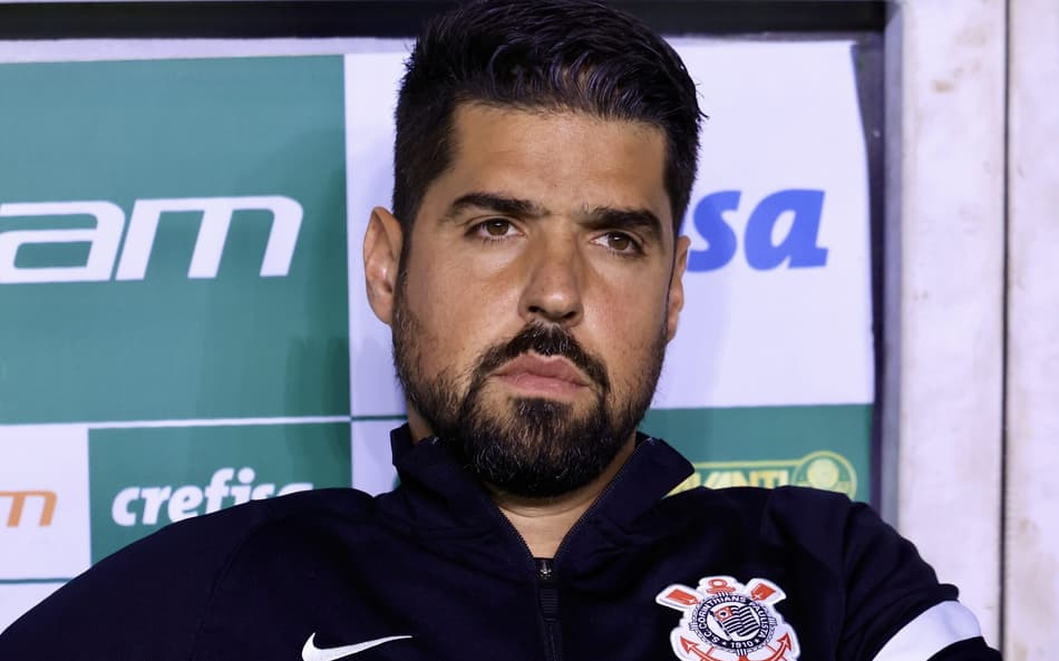 António Oliveira indica futuro no Corinthians e explica derrota para o Palmeiras