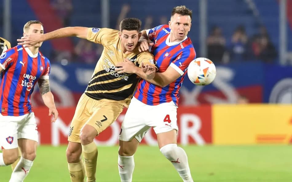 Canobbio muda o jogo e Athletico arranca empate com o Cerro no Paraguai