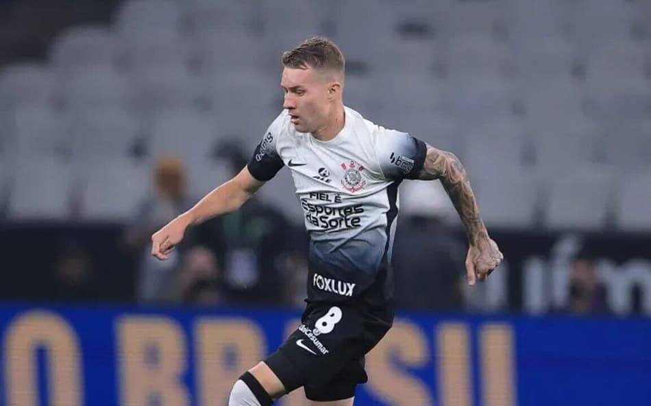 Charles destaca versatilidade e explica escolha pela camisa 8 no Corinthians