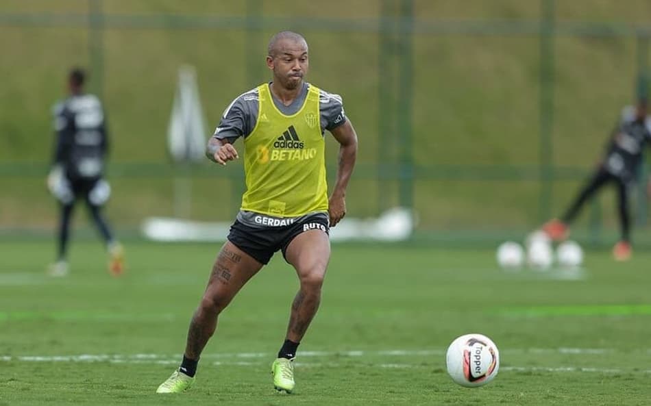 Atlético-MG não terá laterais no elenco diante do Botafogo