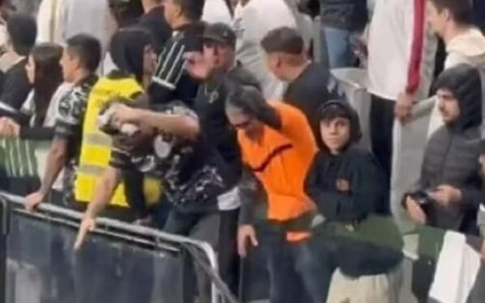 Torcedores do Corinthians provocam gremistas com alusão à tragédia no Rio Grande do Sul