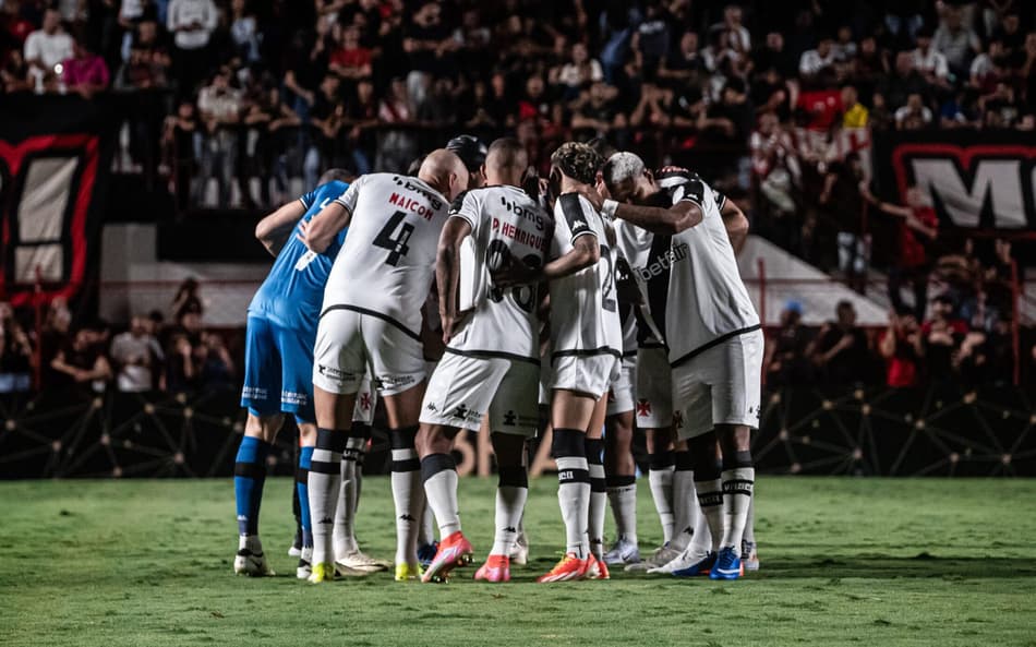 Jogadores do Vasco se posicionam sobre caso envolvendo Leo e comediante: 'Oportunista'