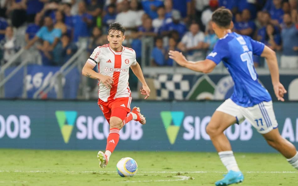 Com um a menos, Inter segura empate com o Cruzeiro pelo Campeonato Brasileiro