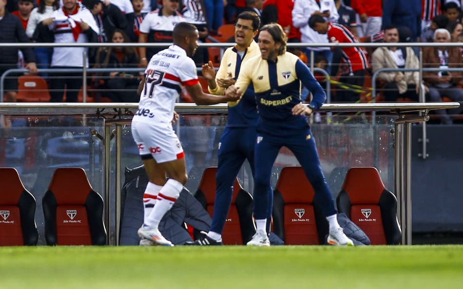 São Paulo vence Atlético-GO com time reserva e encosta no G4 do Brasileirão