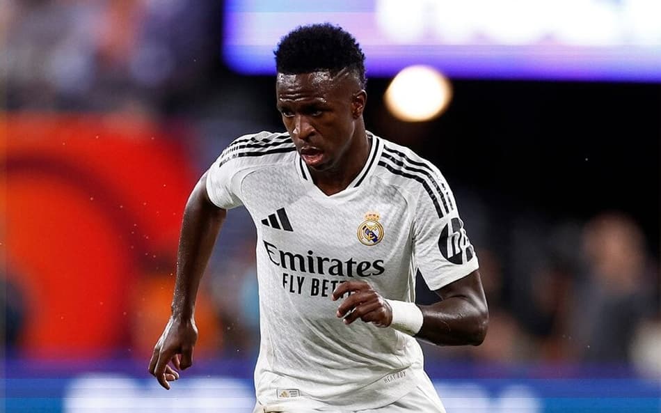 Internautas se derretem por Vini Jr e cravam Bola de Ouro: 'Tem que ser dele'