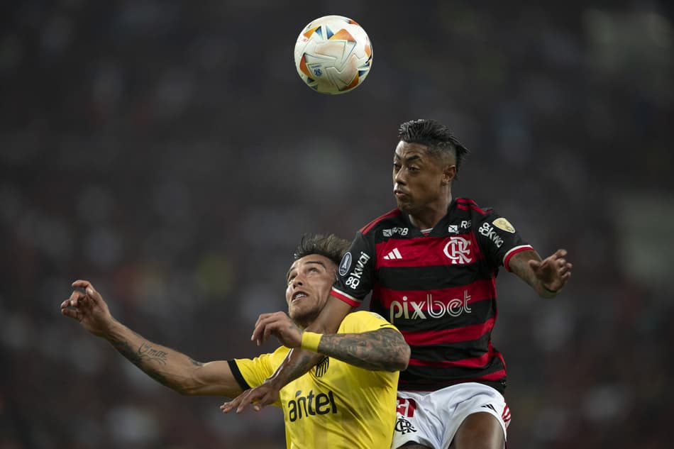 Bruno Henrique em Flamengo x Peñarol, no Maracanã, pela Libertadores