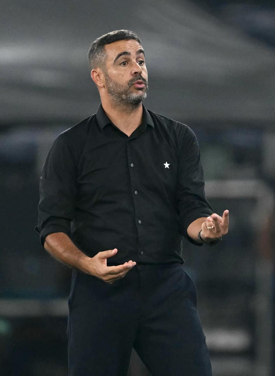 Artur Jorge comandou o Botafogo em 2024 (Foto: Mauro Pimental/AFP