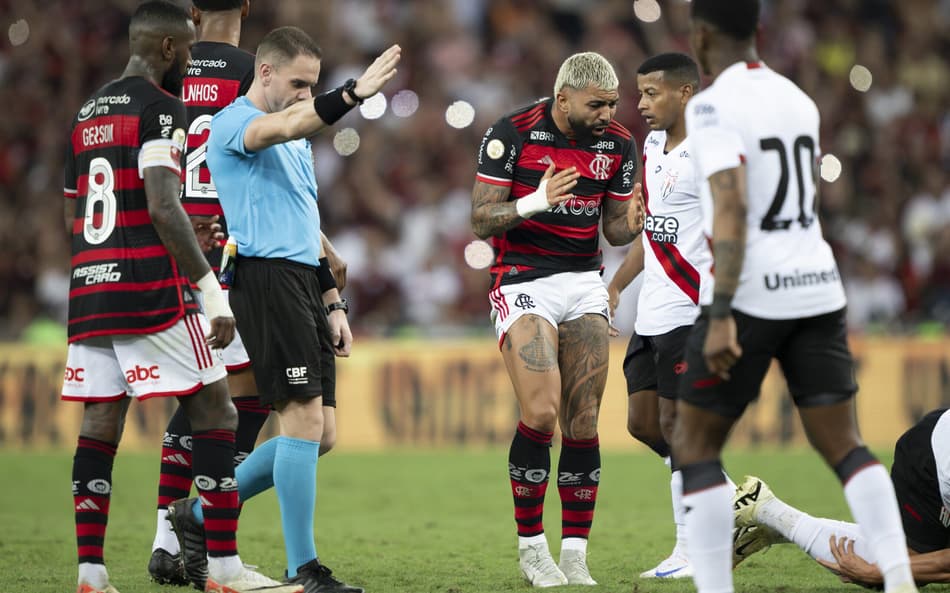 Flamengo reclama da arbitragem e divulga dossiê; veja os lances
