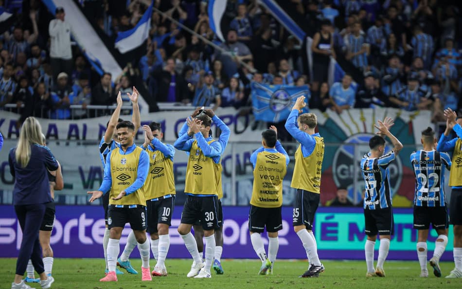Em nova função, Igor aproveita chance no profissional do Grêmio