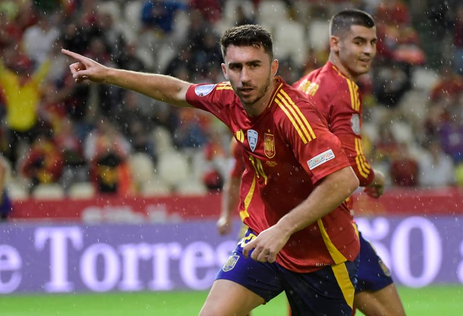 Aymeric Laporte comemora seu gol em Espanha 3x0 Sérvia pela Liga das Nações