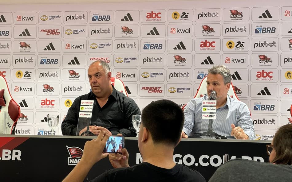 Dirigente do Flamengo insinua 'roubo' de Claus em pênalti no clássico