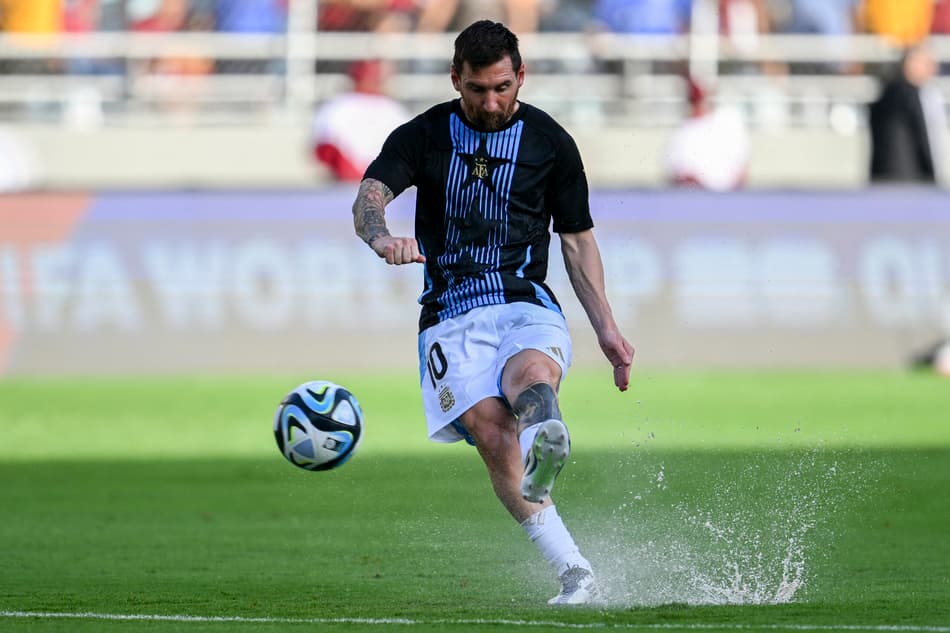 Lionel Messi antes de Venezuela x Argentina, no Monumental de Maturin. (Photo by JUAN BARRETO / AFP)