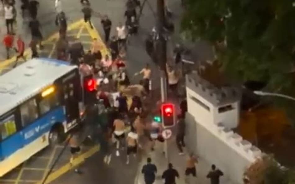 Fla-Flu é marcado por briga de torcida nos arredores do Maracanã; veja o vídeo