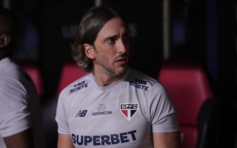 Jornalistas criticam decisão de Zubeldía em RB Bragantino x São Paulo: ‘Invenção’