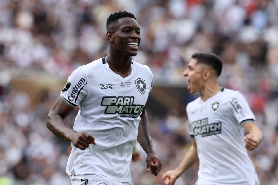 Luiz Henrique comemora gol marcado pelo Botafogo sobre o Atlético-MG na final da Libertadores