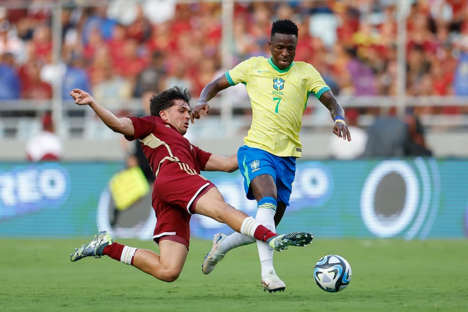 Vinicius Júnior em Venezuela x Brasil pela Eliminatória Sul-Americana 2026 no estádio Monumental de Maturin