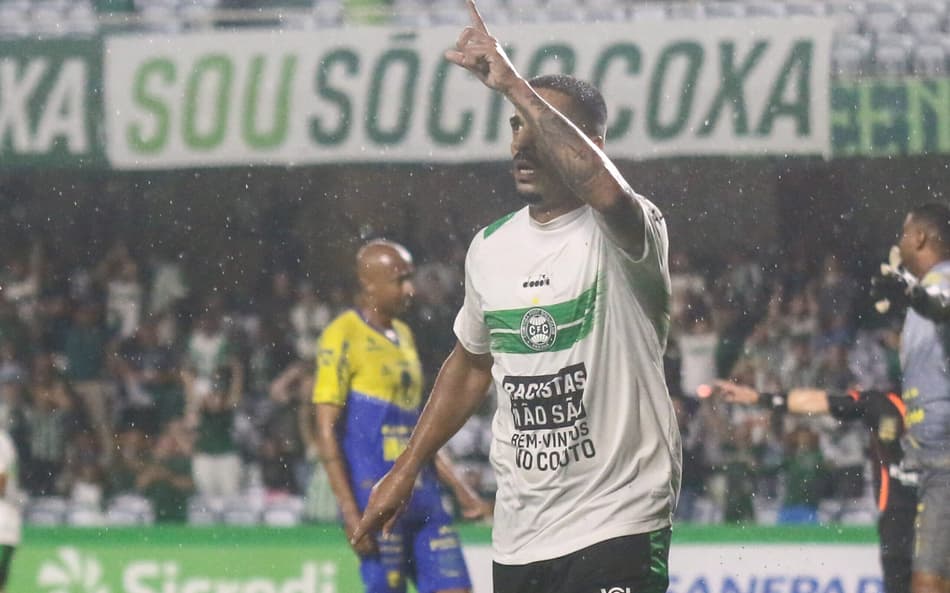 Coritiba traz mensagem contra o racismo no lugar de patrocinadora master