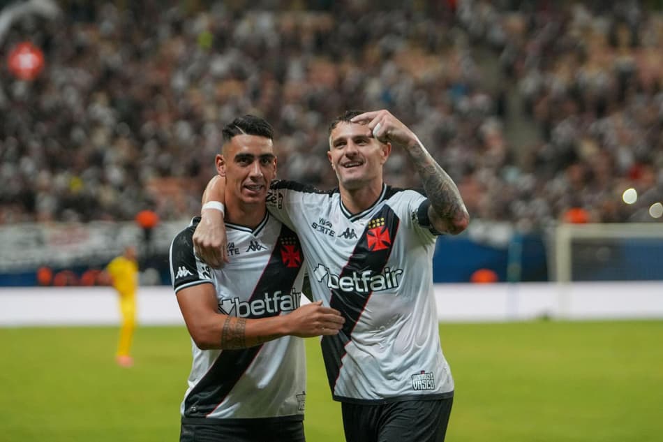 Manaus, Brazil. 24th Jan, 2025. AM – MANAUS – 01/23/2025 – CARIOCA 2025, VASCO x MADUREIRA – Vasco player Vegetti celebrates his goal with Puma Rodriguez, a player from his team, during the match against Madureira at the Arena da Amazonia stadium for the