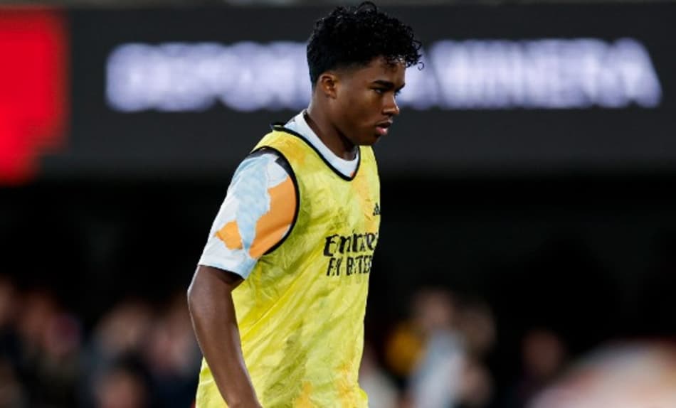 Endrick aquece antes de entrar em campo pelo Real Madrid (Foto: Reprodução/Instagram)