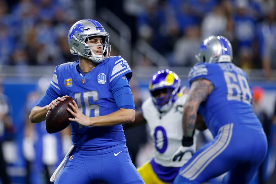 Detroit, United States. 14th Jan, 2024. DETROIT, MI – JANUARY 14: Detroit Lions quarterback Jared Goff (16) looks to pass the ball during the NFC Wild Card playoff game against the Los Angeles Rams on January 14, 2024 at Ford Field in Detroit, Michigan. (