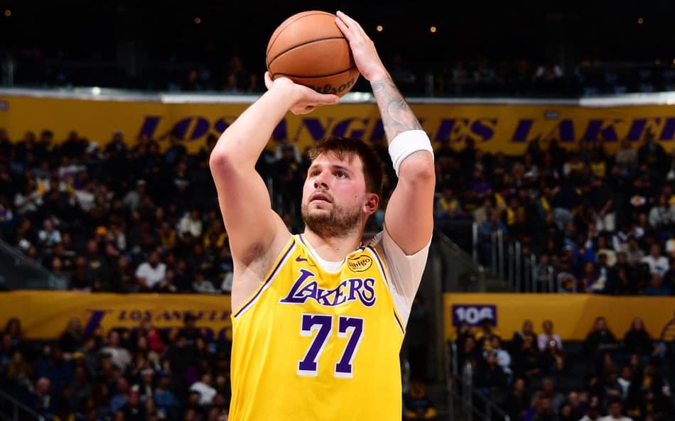 Técnico do Lakers empolga torcedores com notícia sobre volta de Luka Doncic