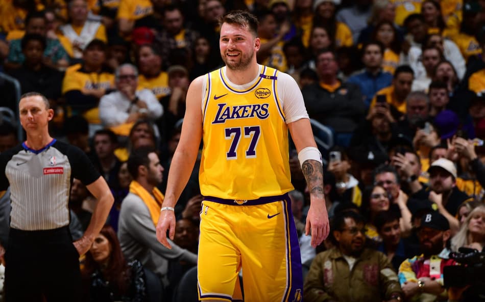 Luka Doncic vai jogar contra o Mavericks? Técnico do Lakers revela detalhes