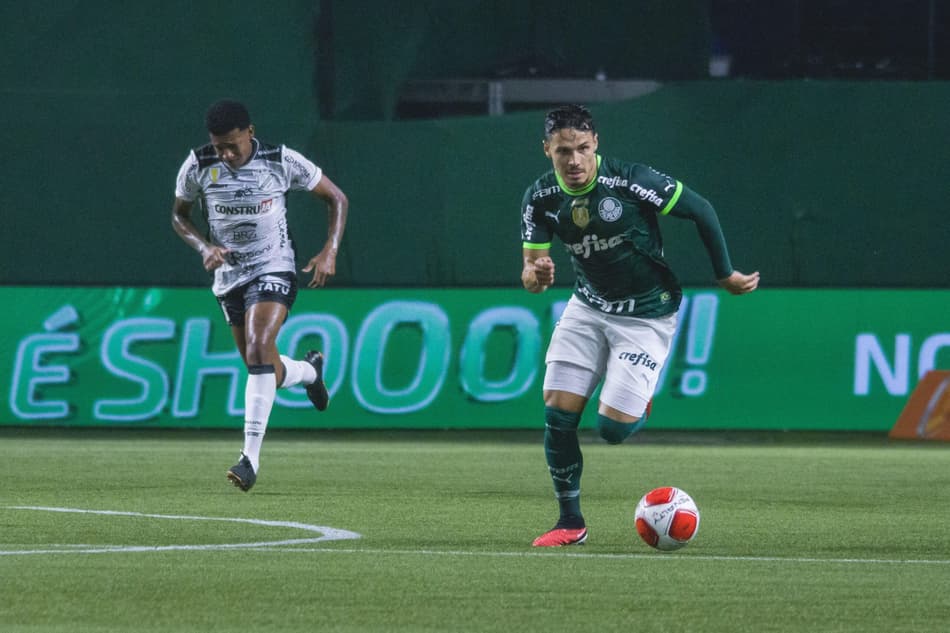 SAO PAULO, SP – 24.01.2024: PALMEIRAS X INTER DE LIMEIRA – Raphael Veiga during the match between Palmeiras and Inter de Limeira valid for the 2nd round of the Campeonato Paulista 2024 held at Allianz Parque on Wednesday night (24). (Photo: Yuri Murakami/