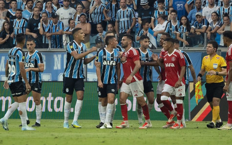 Grêmio perde dois mandos de campo por incidentes no Gre-Nal 445