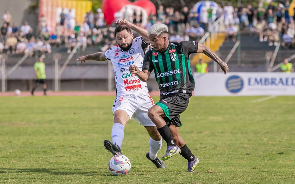 Maringá e Operário-PR empatam no primeiro jogo da final do Paranaense