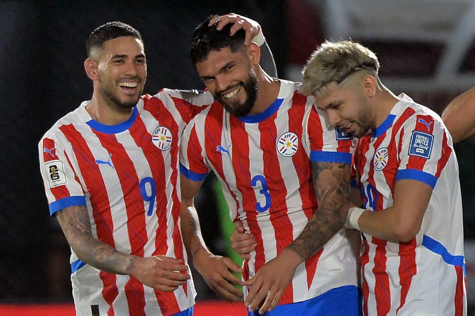 Alderete comemora gol marcado pelo Paraguai sobre o Chile, pelas Eliminatórias da Copa do Mundo