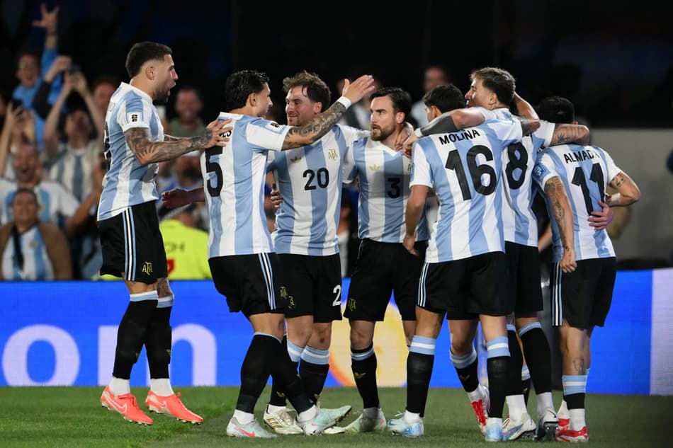 Argentina comemora gol nas Eliminatórias contra o Brasil