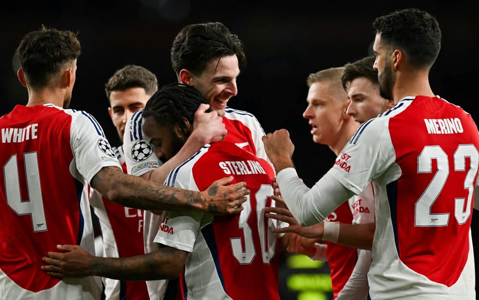 Arsenal empata com PSV, mas garante classificação com goleada no placar agregado