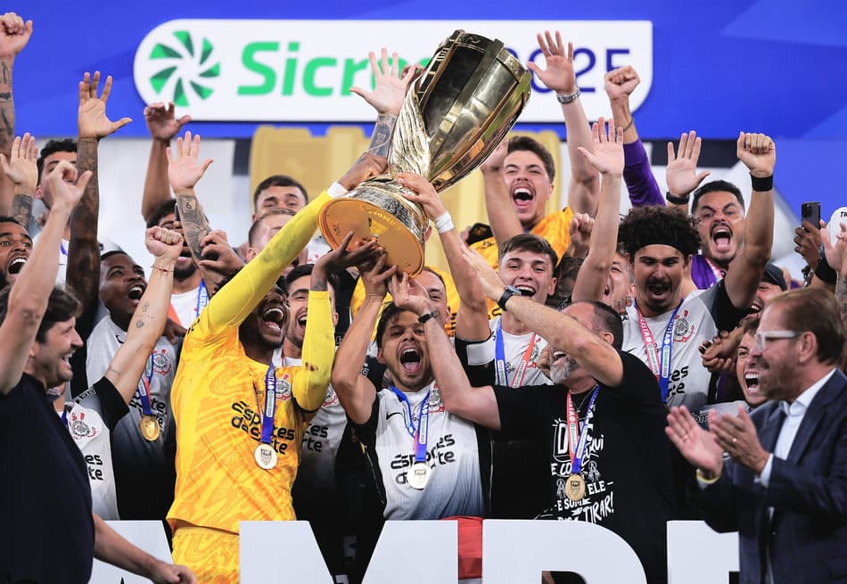 Corinthians-trofeu-campeao-paulista-01-scaled-aspect-ratio-232-160