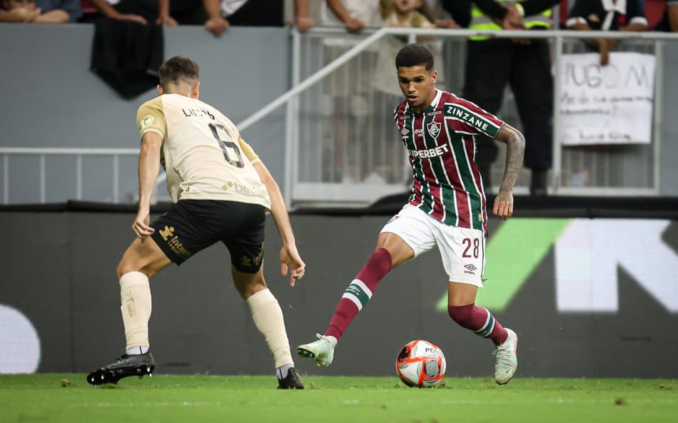 Fluminense confirma lesão de Riquelme Felipe