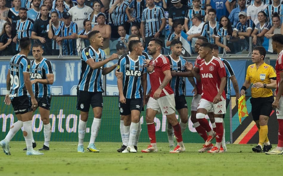 Técnico auxiliar do Grêmio vê equilíbro e clássico resolvido em minutos