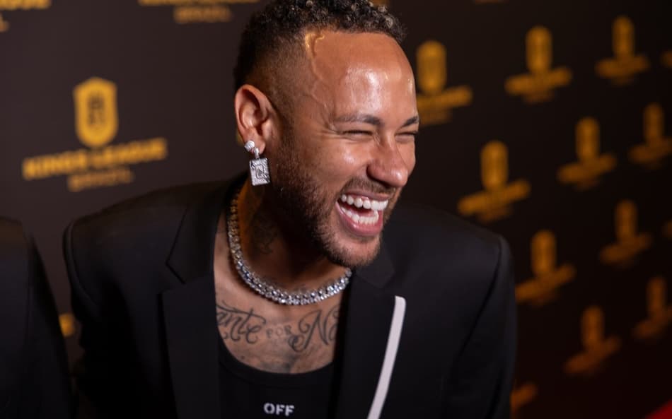 Helicóptero de Neymar é visto em festa com mulheres no interior de São Paulo