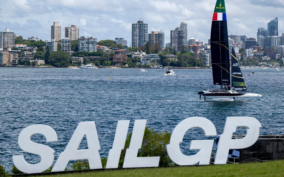 Mbappé investe em equipe francesa do SailGP, competição de vela