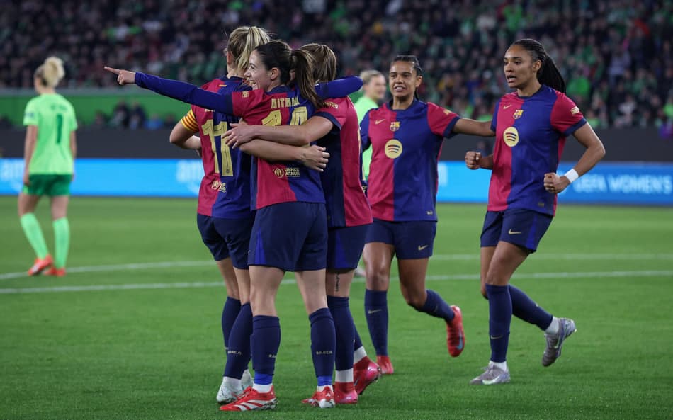 Barcelona goleia Wolfsburg na Champions Feminina e encaminha vaga na semifinal