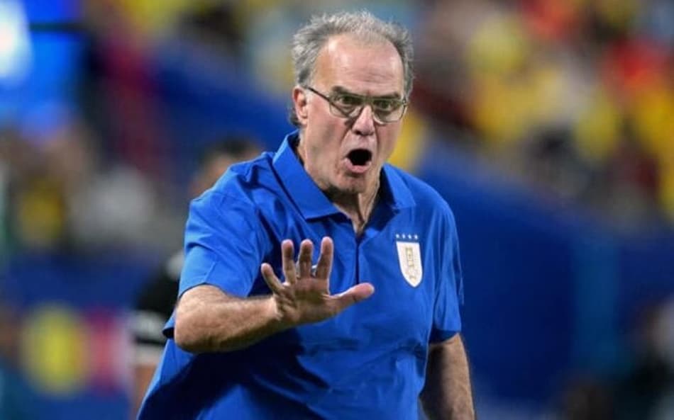 Marcelo-Bielsa-tecnico-do-Uruguai-aspect-ratio-512-320