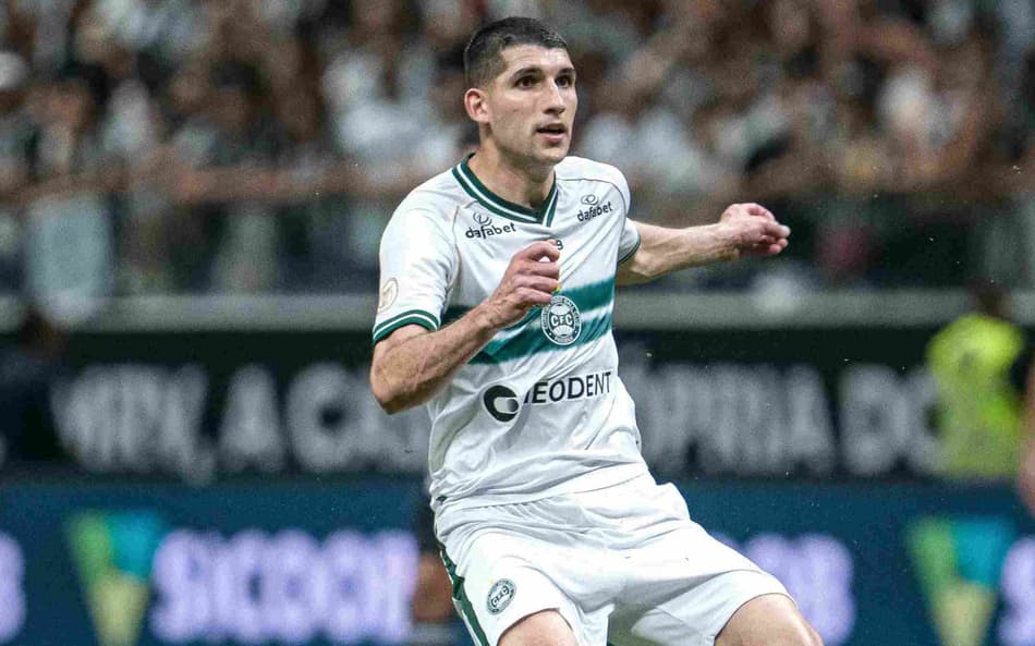 Time do Brasileirão Série A acerta a contratação de volante do Coritiba