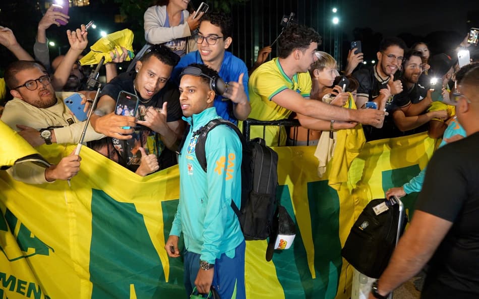 Seleção Brasileira é recebida com festa de torcedores na Argentina