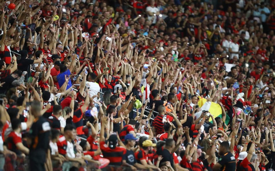 Torcida-do-Flamengo-scaled-aspect-ratio-512-320