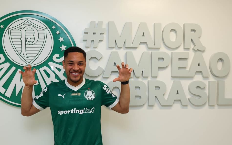 Vitor Roque exalta estrutura do Palmeiras e revela conversa com Endrick