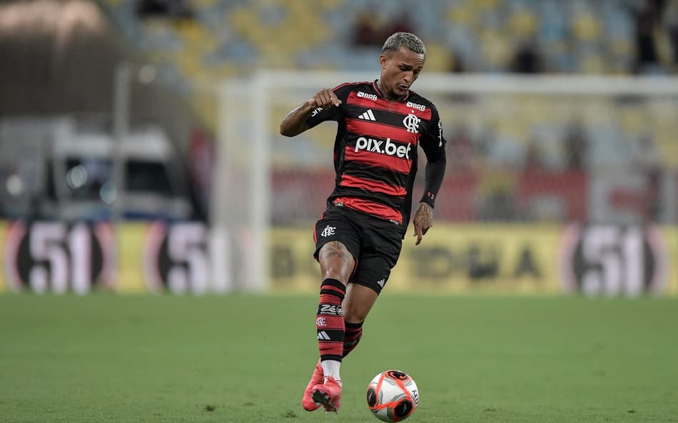 Wesley-FLuminense-x-Flamengo-2-scaled-aspect-ratio-512-320