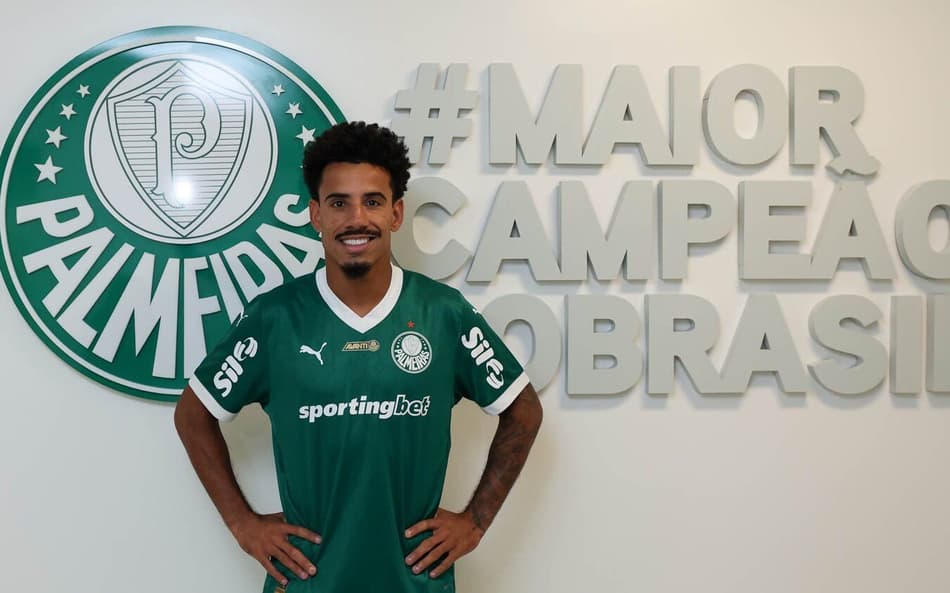 Palmeiras oficializa a contratação de Lucas Evangelista