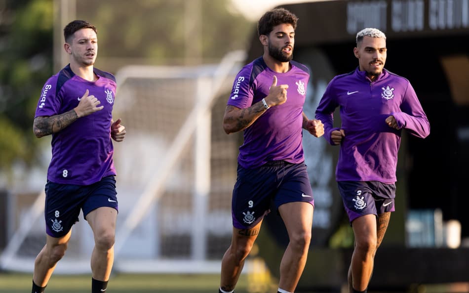 Corinthians retoma preparação para final do Paulistão com retorno de meia