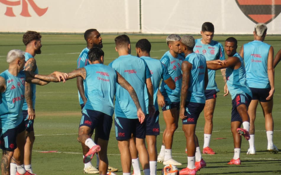 Com convocados, Flamengo segue preparação para enfrentar o Vasco