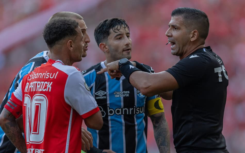 Inter pede arbitragem de fora para finais do Gauchão contra o Grêmio