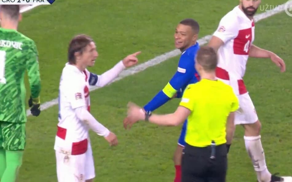 Luka Modric provoca Mbappé após tentativa de cavar pênalti; veja