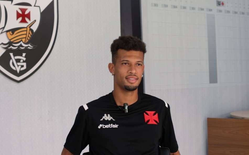 João Victor projeta temporada de sucesso no Vasco: ‘Muitas vitórias e pouquíssimas oscilações’